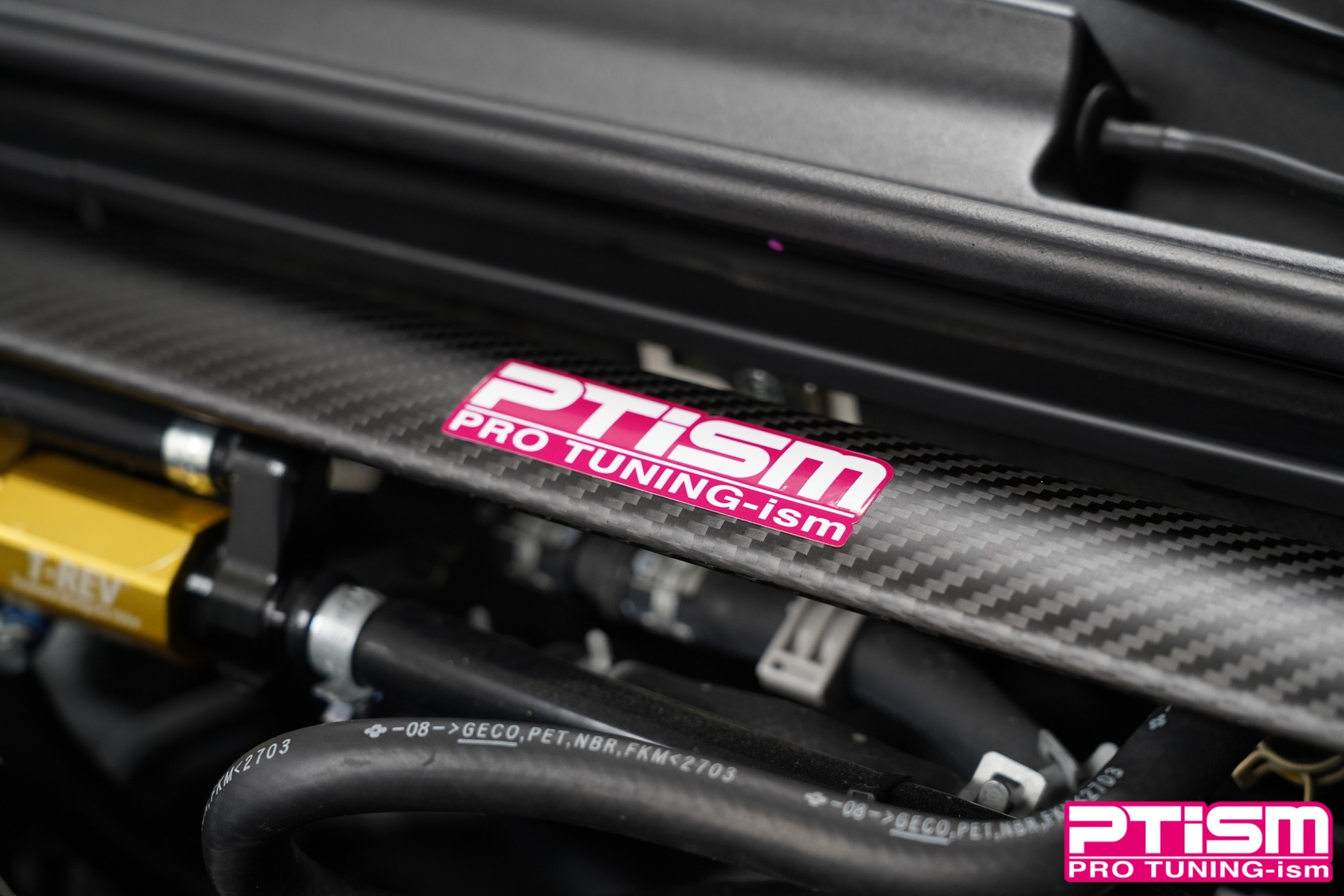 PTISM carbon fibre strut brace