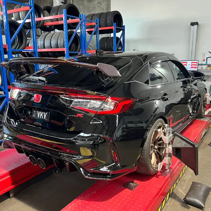 alignment machine in a workshop